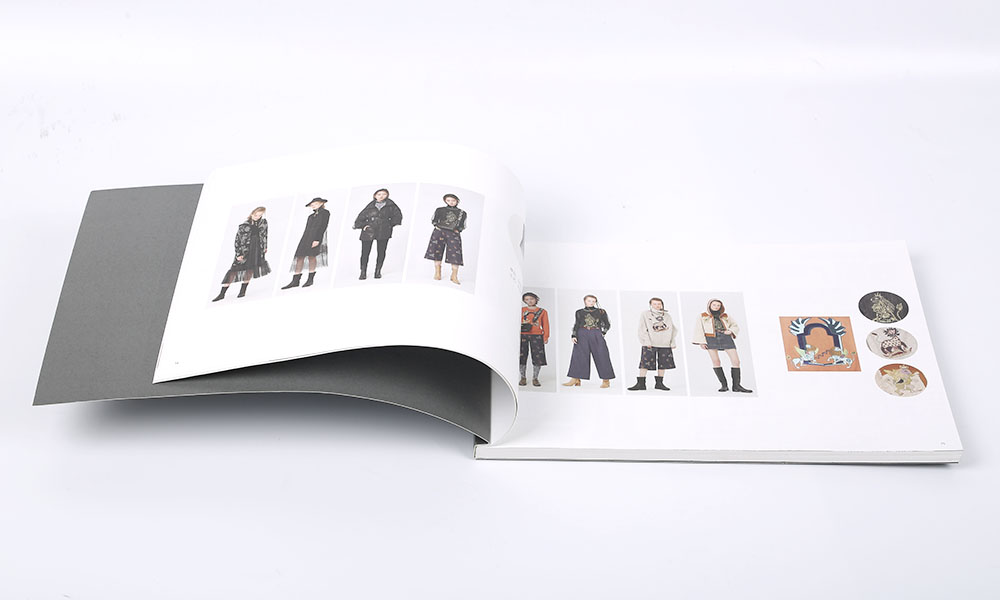 冬季陳列服裝畫冊(cè)設(shè)計(jì)
